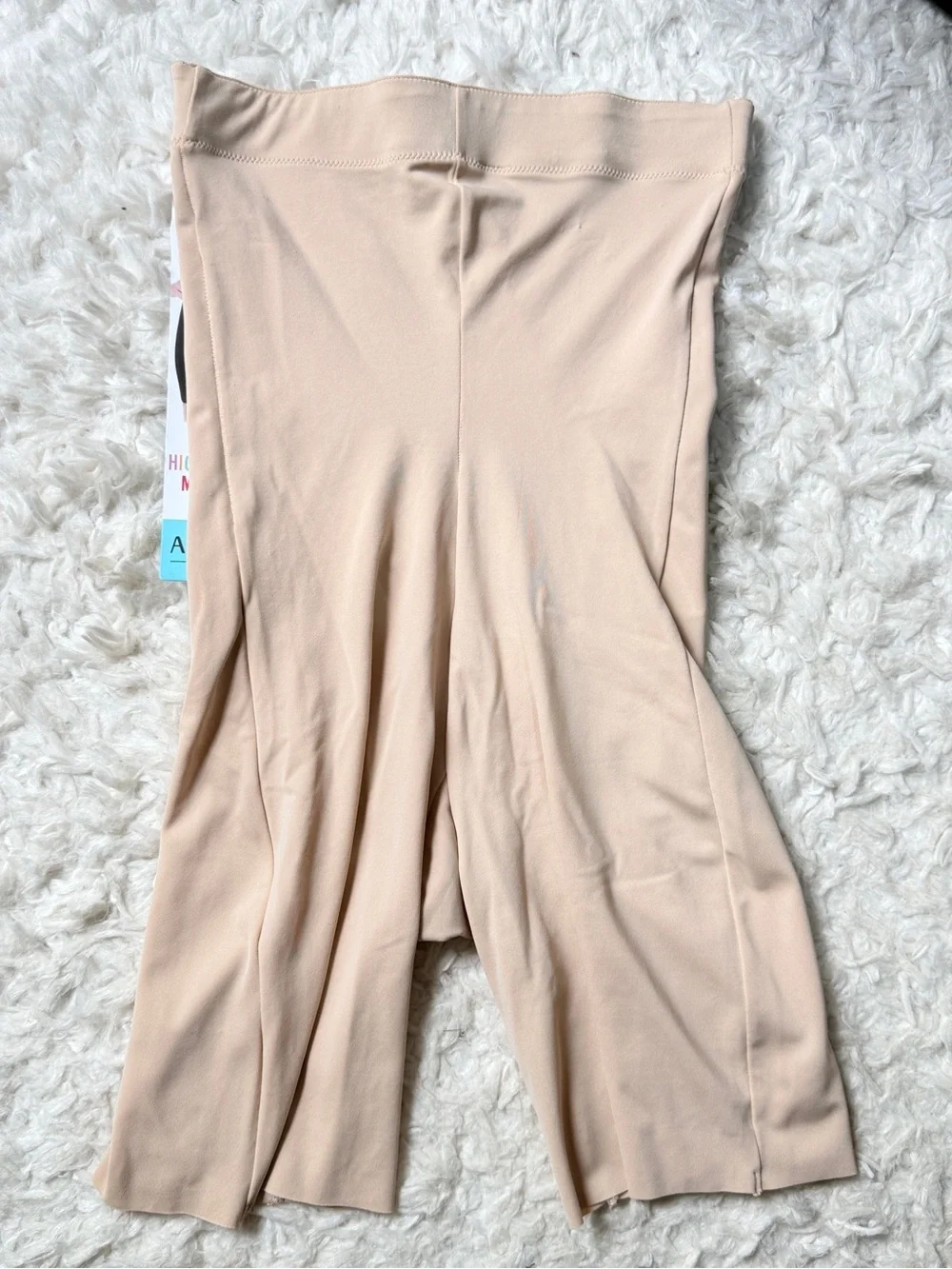 NWT Assests Spanx shaping high-waisted mid-thigh nude shorts shapewear small